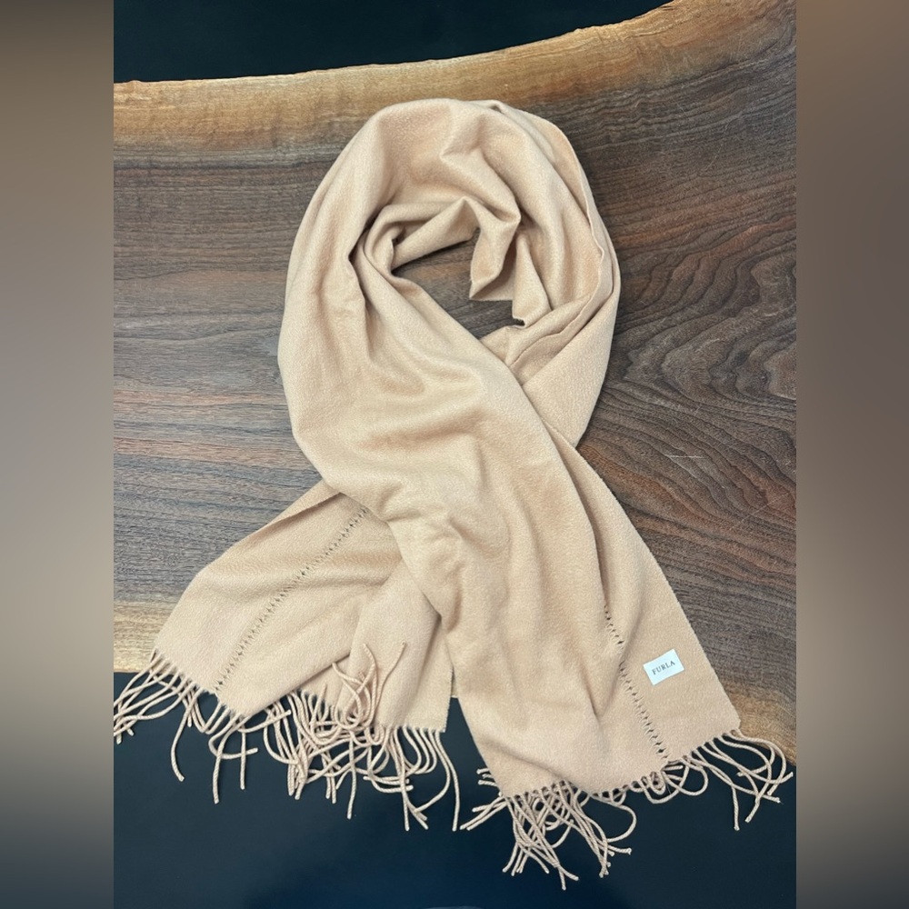 EUC FURLA WOOL FRINGE SCARF